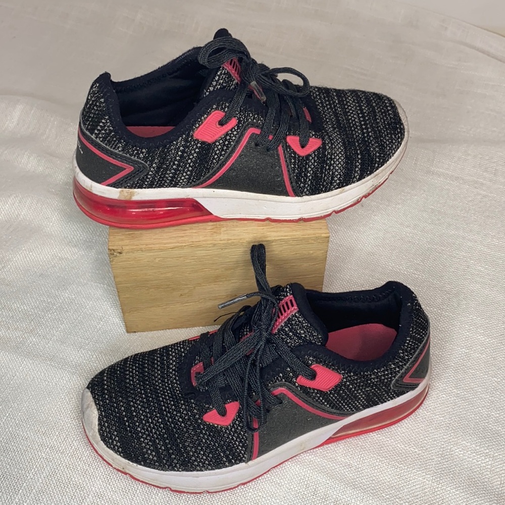 O2AIR—Tennis shoes